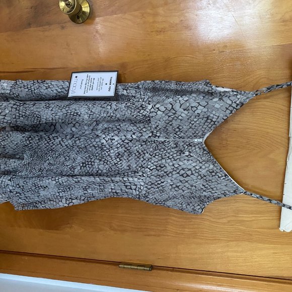 Grey Scaled Dress - Picture 3 of 4